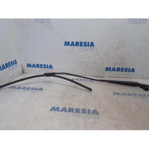 Renault - Scenic - Front wiper arm