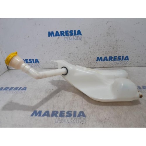 Renault - Scenic - Front windscreen washer reservoir