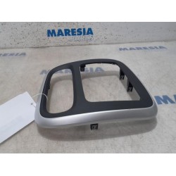 Opel - Vivaro - Radio omlijsting