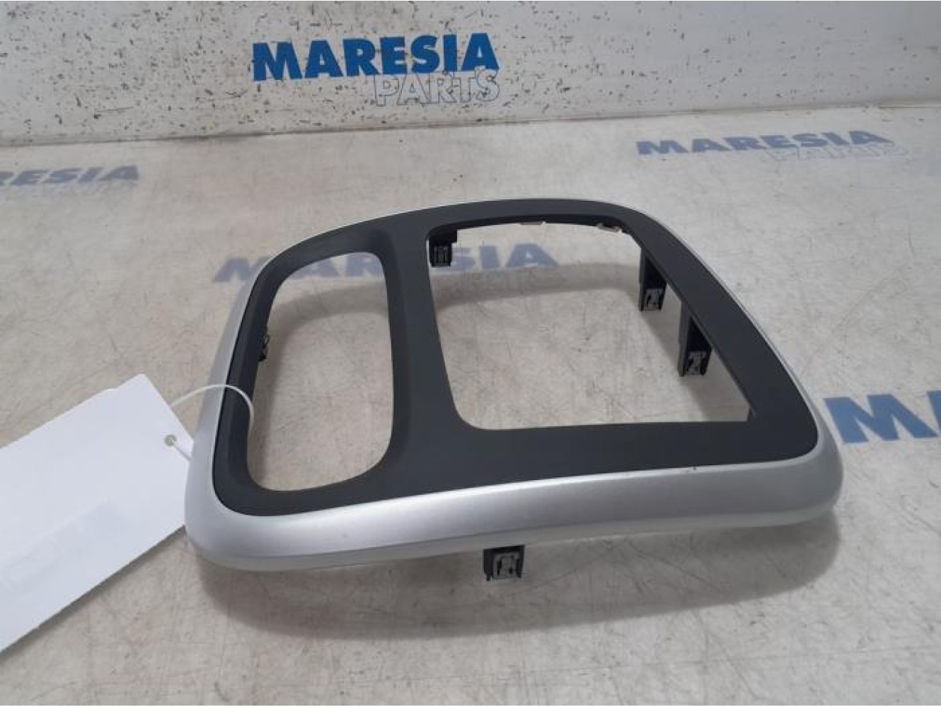 Opel - Vivaro - Radio omlijsting