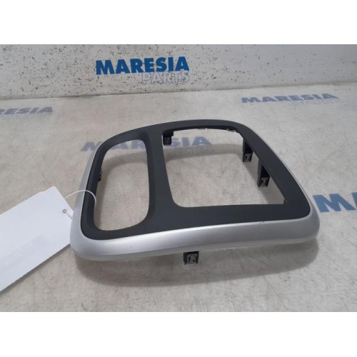 Opel - Vivaro - Radiotrim