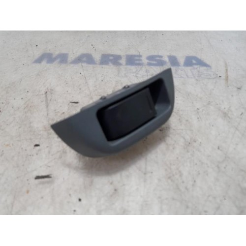 Peugeot - 107 - Electric window switch