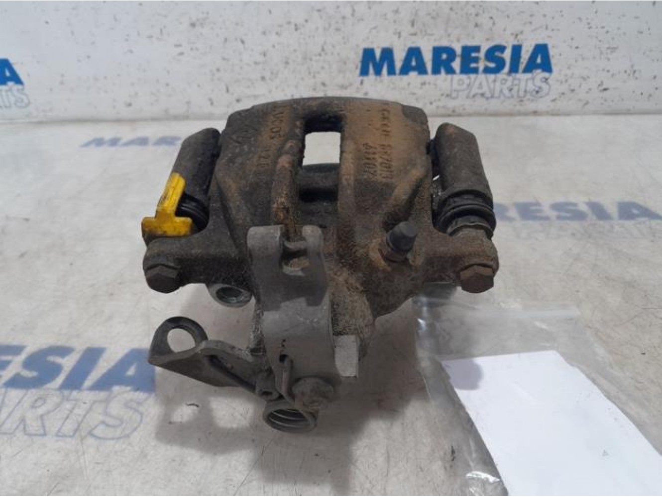 Opel - Vivaro - Remklauw (Tang) links-achter