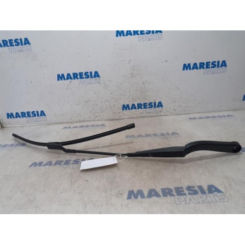 Opel - Vivaro - Front wiper arm