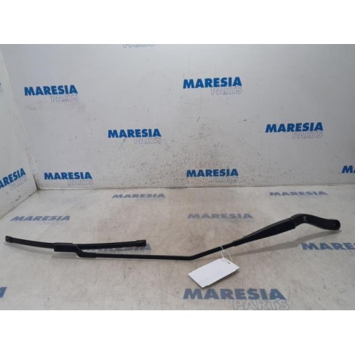 Opel - Vivaro - Front wiper arm