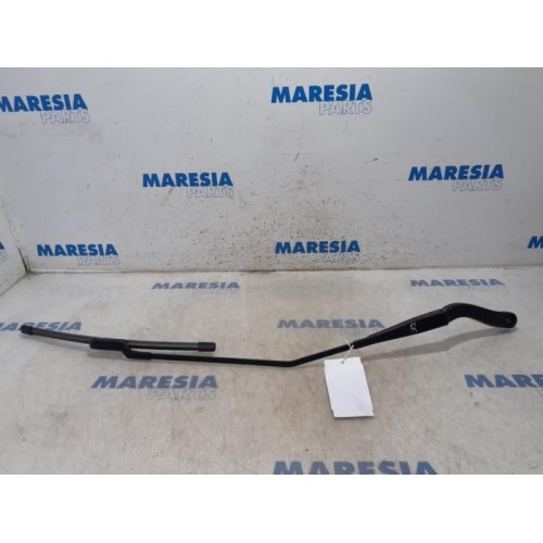 Opel - Vivaro - Front wiper arm