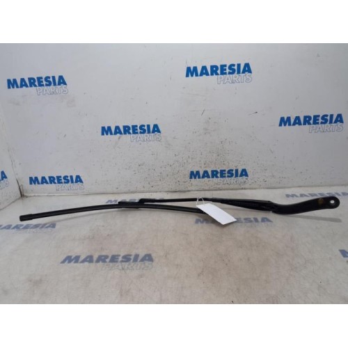 Opel - Vivaro - Front wiper arm