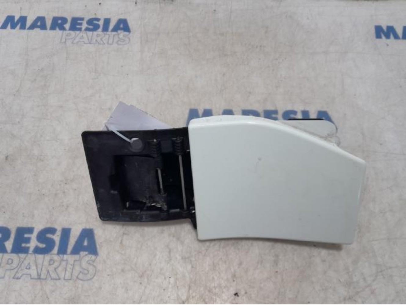 Opel - Vivaro - Tank cap cover