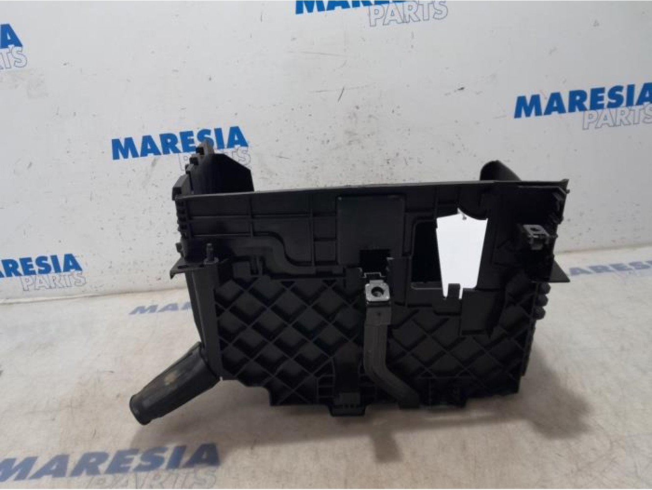 Opel - Vivaro - Battery box