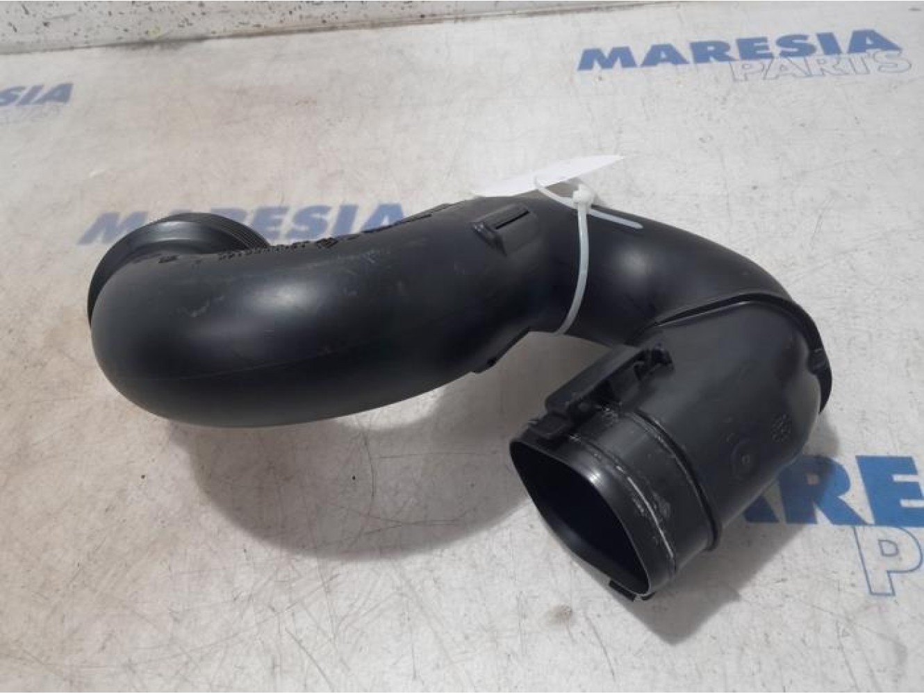 Opel - Vivaro - Air intake hose
