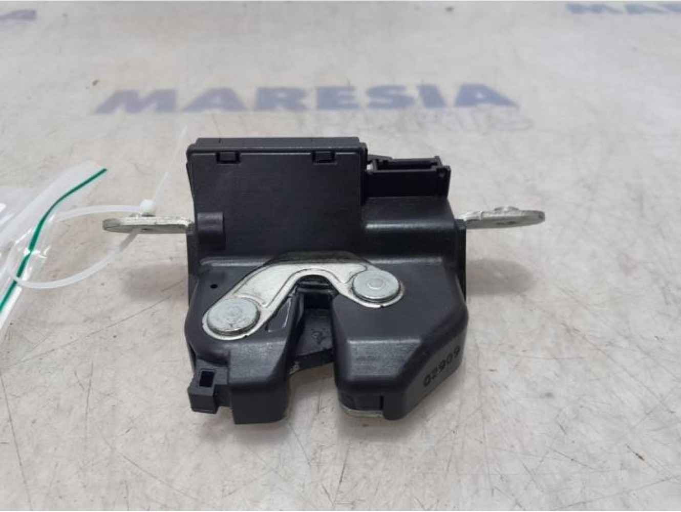 Fiat - 500 - Tailgate lock mechanism