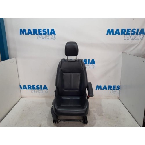 Peugeot - 5008 - Seat, right