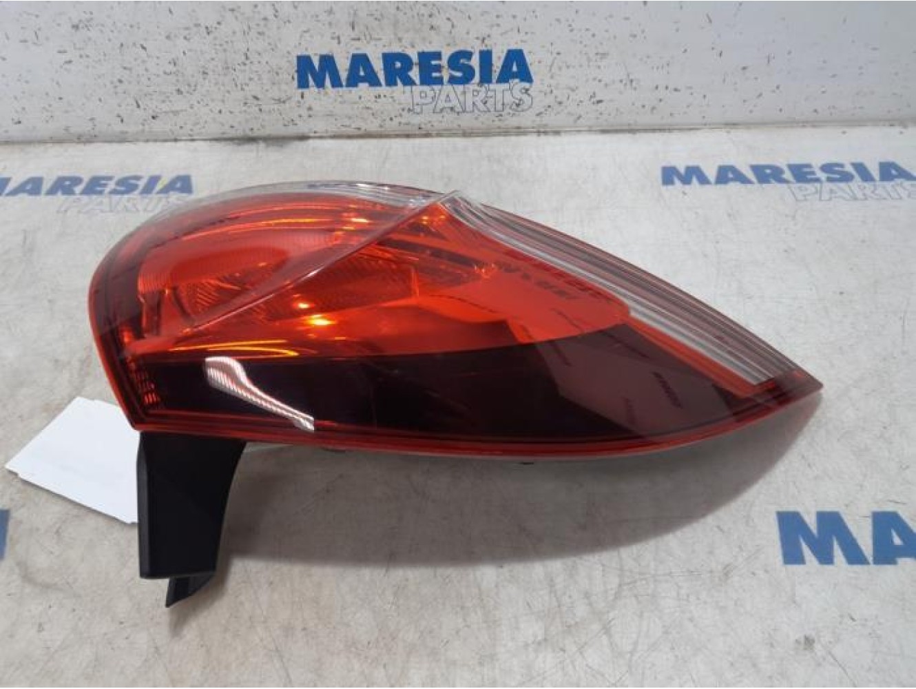 Renault - Clio - Taillight, left