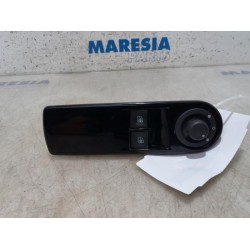 Renault - Clio - Multi-functional window switch