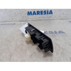Renault - Clio - Multi-functional window switch