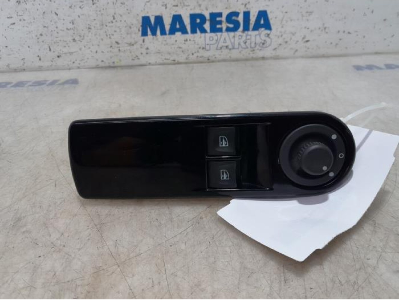 Renault - Clio - Multi-functional window switch