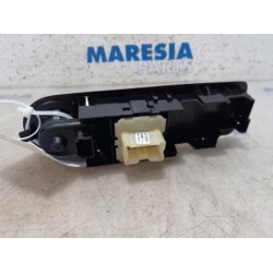 Renault - Clio - Multi-functional window switch