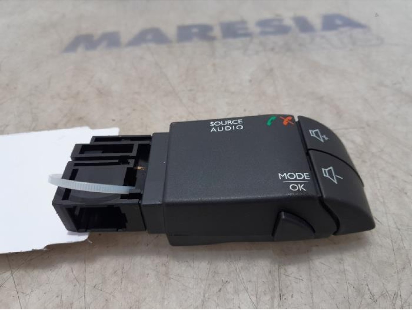 Renault - Clio - Steering wheel mounted radio control