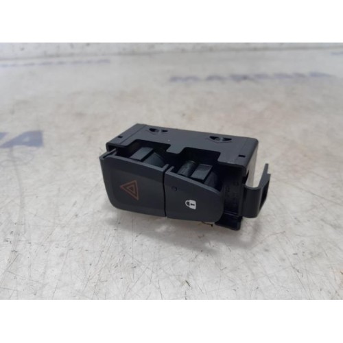 Renault - Scenic - Panic lighting switch