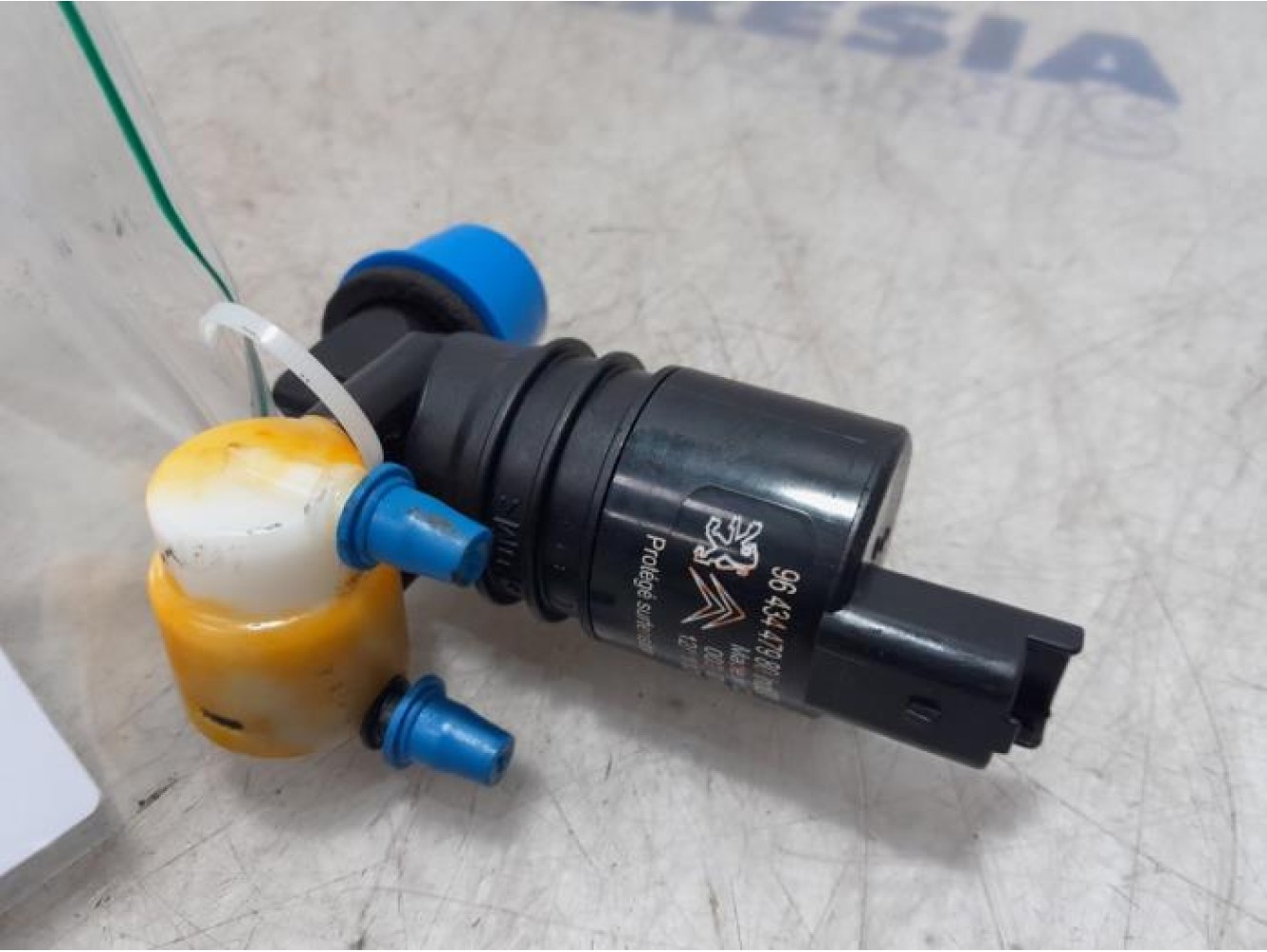 Peugeot - 5008 - Scheibensprüherpumpe vorne