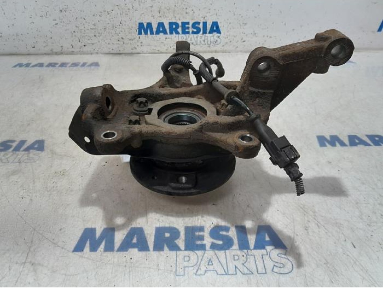 Renault - Trafic - Knuckle, front left