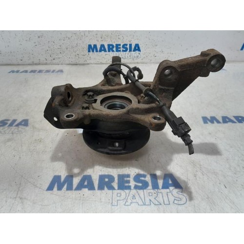 Renault - Trafic - Achsschenkel links vorne