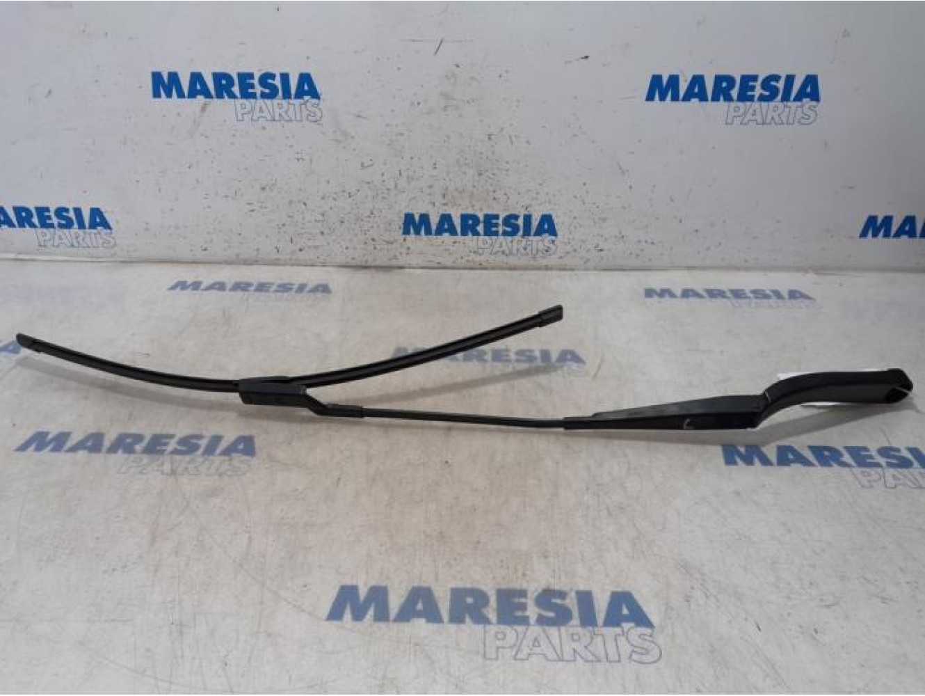Renault - Trafic - Front wiper arm