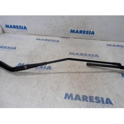 Renault - Trafic - Front wiper arm