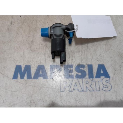Renault - Trafic - Windscreen washer pump