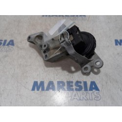 Renault - Trafic - Engine mount