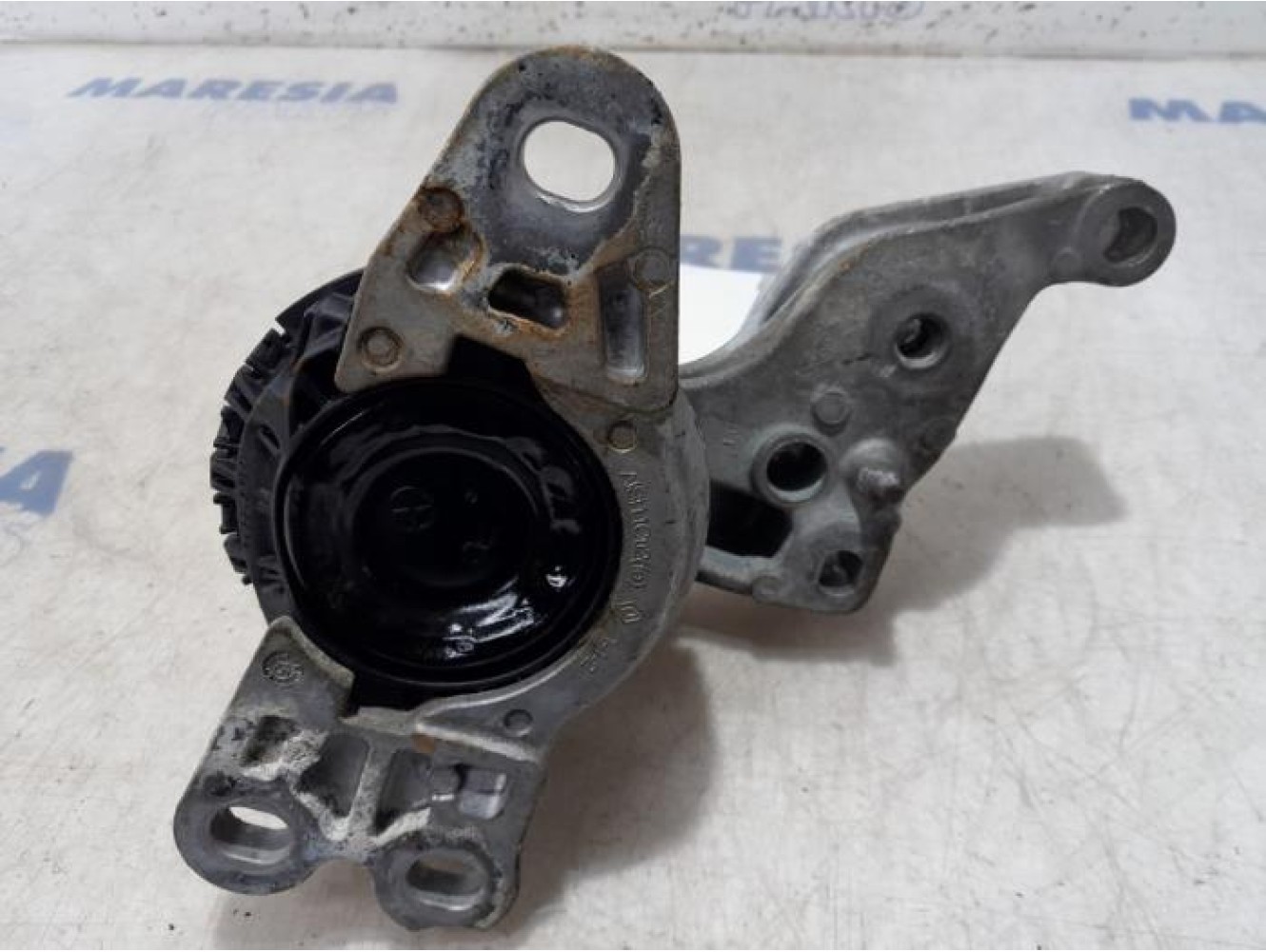 Renault - Trafic - Engine mount