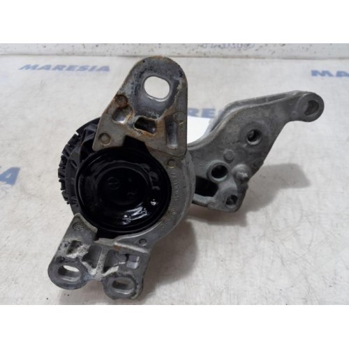 Renault - Trafic - Engine mount