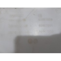 Renault - Trafic - Front windscreen washer reservoir
