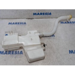 Renault - Trafic - Front windscreen washer reservoir
