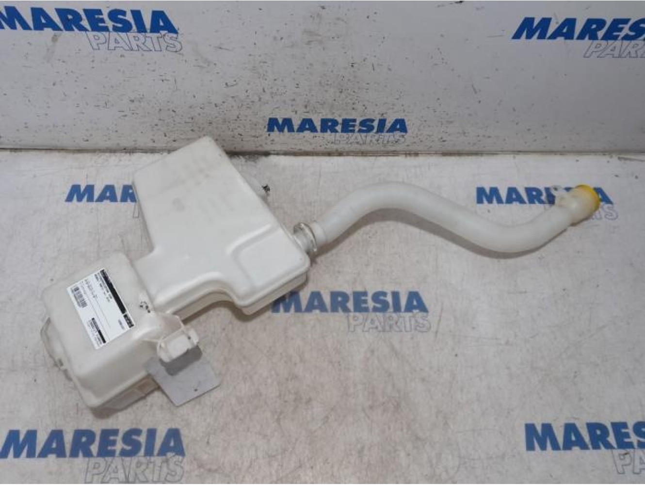Renault - Trafic - Front windscreen washer reservoir