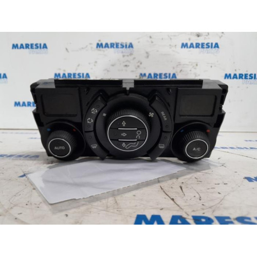 Peugeot - 5008 - Panneau de commandes chauffage