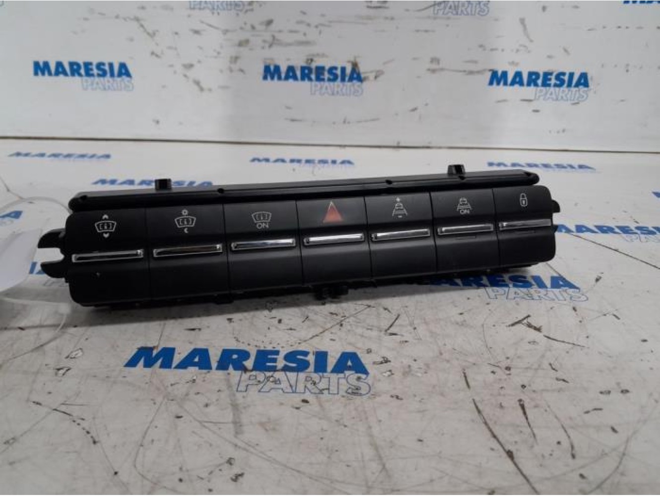 Peugeot - 5008 - Switch
