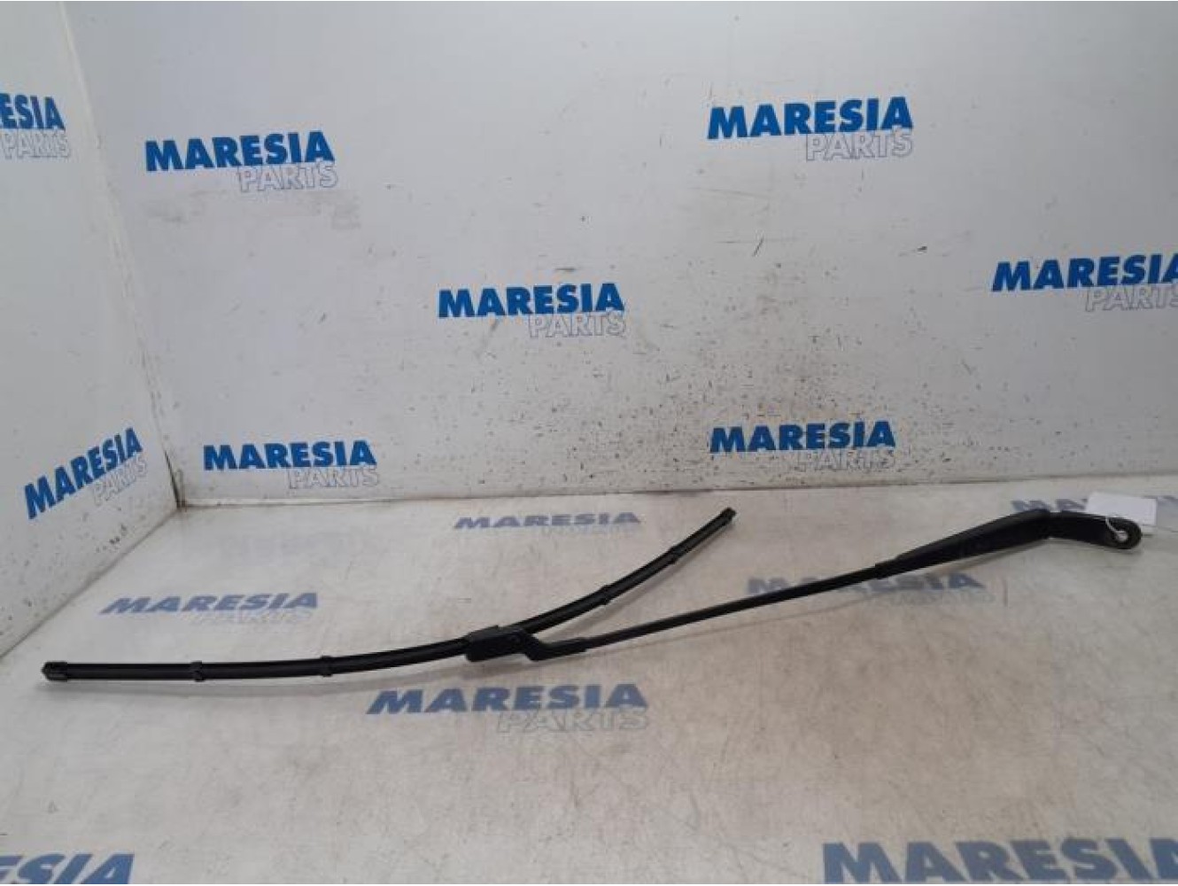 Peugeot - 5008 - Front wiper arm