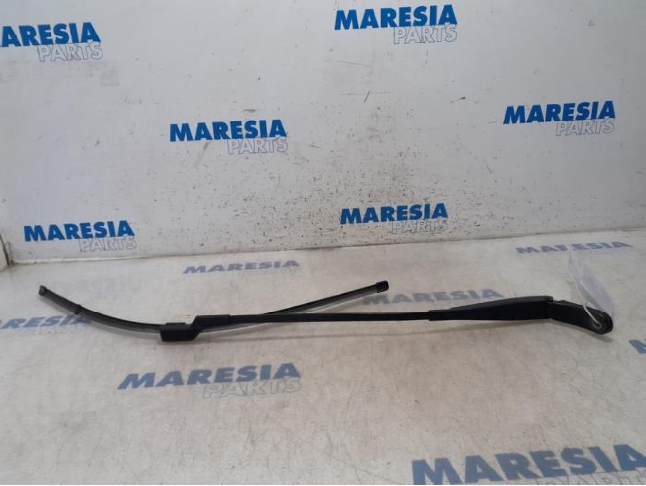 Peugeot - 5008 - Front wiper arm