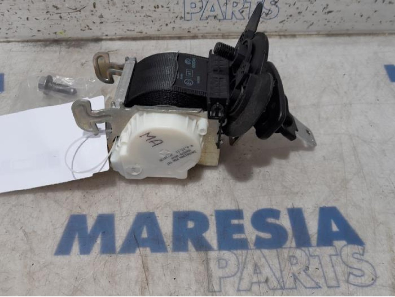Peugeot - 5008 - Rear seatbelt, centre