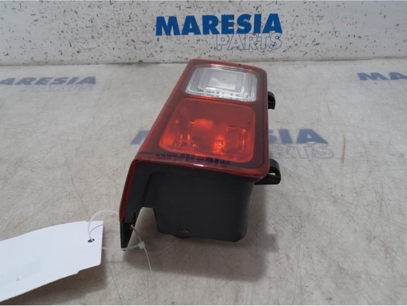 Renault - Trafic - Reversing light, left