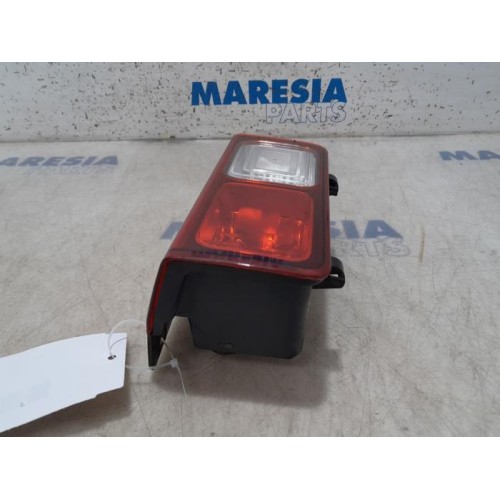 Renault - Trafic - Reversing light, left