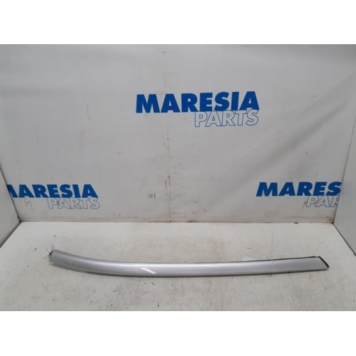 Citroen - C4 Picasso - Frontscreen frame
