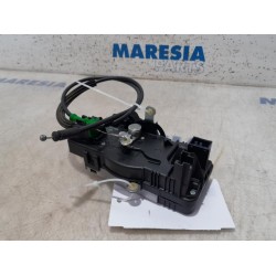 Renault - Trafic - Minibus/van rear door lock mechanism