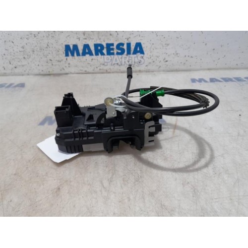 Renault - Trafic - Minibus/van rear door lock mechanism