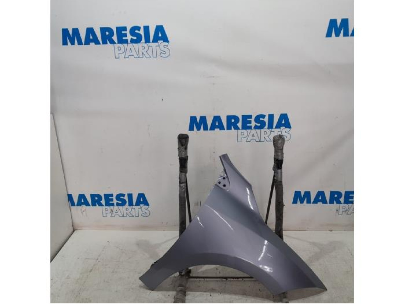 Renault - Megane - Front wing, right