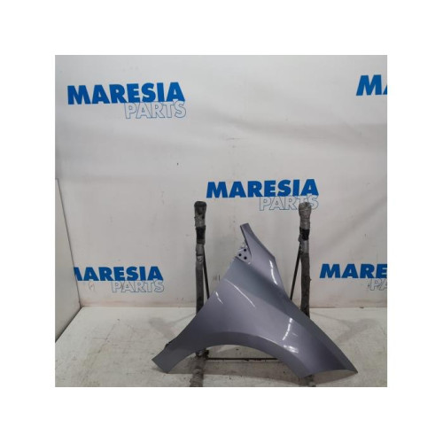 Renault - Megane - Front wing, right
