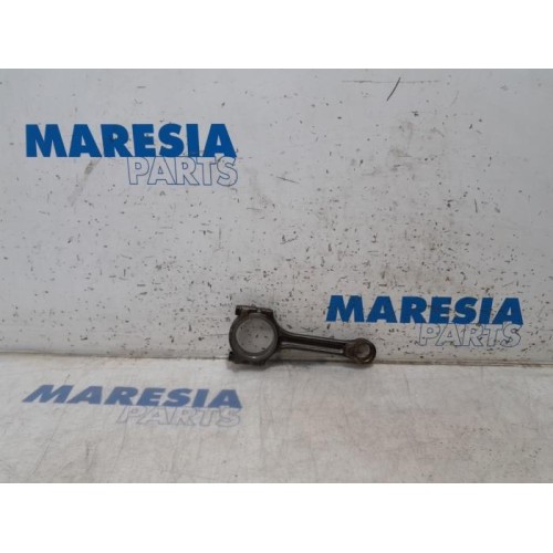 Renault - Captur - Connecting rod
