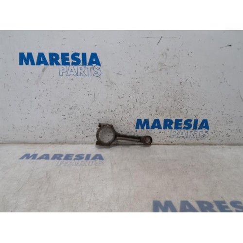 Renault - Captur - Connecting rod