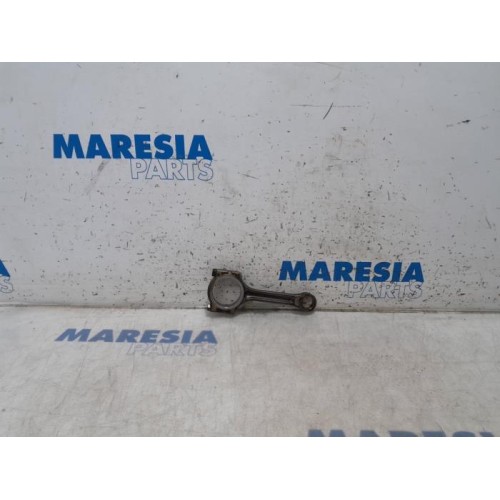 Renault - Captur - Connecting rod